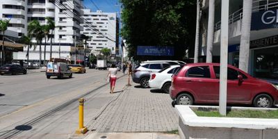 Bocagrande - Cartagena

Local comercial sobre via principal, muy cerca de los centro comerciales, super mercados,segundo piso, 45 metros cuadrados, ubicado en zona de mucha afluencia de personas y turistas que vienen a conocer la ciudad, ideal para inversion comercial, oficina, centro de negocios, recien remodelado, espacio para parquear en primer piso.

El precio del canon es + iva.

6869554.
