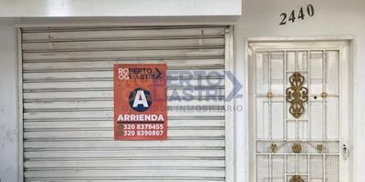 LOCAL QUE CONSTA DE: SALON AMPLIO, UN BAÑO Y UN AIRE ACONDICIONADO. AREA 24 M2 APROX.