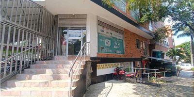 ?Arriendo Local y apartamento en La Castellana, excelente sector ?

Servcios compartidos entre todos los inmuebles, dos locales y apto

? Entorno:


 Cerca a la Universidad Adventista, Av 33, Simón bolivar y laureles y Av 80
 Buenas rutas de transporte integrado metro, laureles, circular, simon bolivar


✅ Características:


 Local Pequeño 30 mtrs (frente enrejado)
 Apartamento de dos habitaciones, un baño y cocineta, 30 mts aprox
 Solo local sin apartamento 1.500.000
 El apartamento solo 2.000.000
 Ambos 3.000.000


?Es la oportunidad de tener tu negocio en un excelente sector  ?

 
