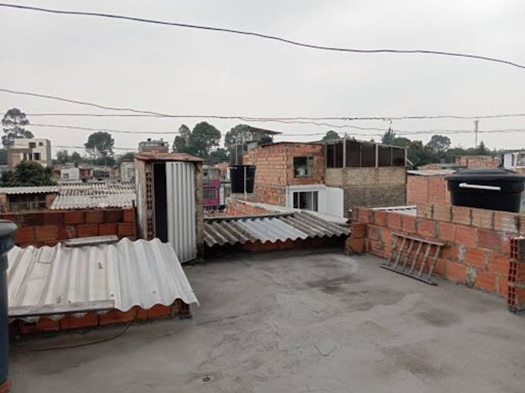 Casa de 8 alcobas en venta en Garces Navas, Bogotá, 72 m² · foto 17 de 18