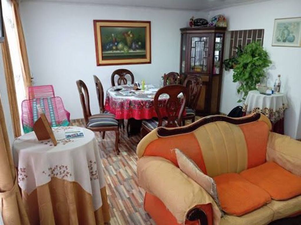 Casa de 8 alcobas en venta en Garces Navas, Bogotá, 72 m² · foto 3 de 18