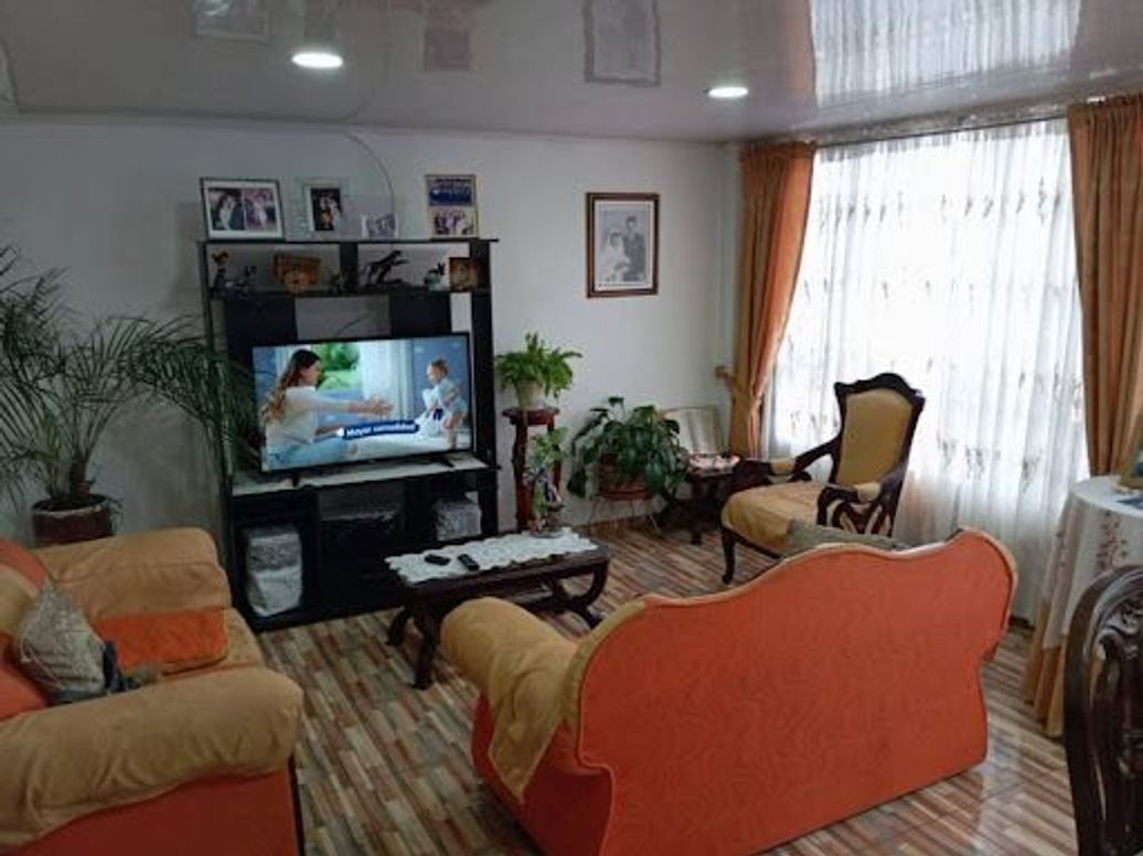Casa de 8 alcobas en venta en Garces Navas, Bogotá, 72 m² · foto 4 de 18