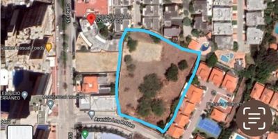 Lote en venta en Villa campestre Barranquilla, ubicado en excelente zona de alta valorización sobre vía principal muy cerca a colegios, universidades, restaurantes y rutas de fácil acceso.

Cuenta con seis mil doscientos cincuenta y seis metros cuadrados ideal para construir tu proyecto, el POT permite construir edificación de tres pisos más altillo.

Aprovecha y haz tu inversión o proyecto en este magnífico lugar, Contactame para ayudarte en todo el proceso!!!

Para mayor información tener en cuenta el código al momento de la llamada.


Medidas: 
Sur: Mide 51.80mts.

Este: Mide 92.00mts.

Oeste, Mide 86.50mts.
