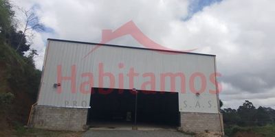 ¡Gran oportunidad de negocio! Se arrienda bodega/local comercial en zona estratégica de Rionegro, sector Belén. Ubicada en una de las vías más transitadas, esta bodega de 550m2 cuenta con excelente visibilidad y fácil acceso. Ideal para todo tipo de negocios como almacén, bodega, taller, etc.  ¡Innova tu negocio en esta bodega con gran potencial! Alta rentabilidad garantizada por su ubicación estratégica y metraje. Llame ahora para agenda de visita. No deje pasar esta gran oportunidad.