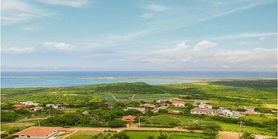 Lote urbanizado en condominio cerrado para construir a tu gusto tu casa, en una zona tranquila, muy cerca de colegios y universidades, con una vista privilegiada.

Localizado en Tubará en el Km 22 sobre la nueva autopista 4G de doble calzada vía Cartagena. 

El Santuario se encuentra a 20 minutos de Barranquilla y 90 km de Cartagena., estarás a solo una (1) hora del Aeropuerto Ernesto Cortissoz.

Cuenta con todos los servicios públicos, control de acceso a la urbanización y seguridad. 

Sitios Naturales.
Playas: Caño Dulce, Santa Verónica, Puerto Velero, Sabanilla, Salinas del Rey, Pradomar, Pta Cangrejo, Puerto Caimán
Lago Del Cisne.
Volcán del Totumo y  Lodo Matavidi
Ciénaga Mallorquín, Ciénaga del Totumo.
El Morro, Piedra pintada, Pueblito Mokana.
Mirador el Cielo.
Bocas de Ceniza.

Atractivos Turísticos
Puerto Colombia: Muelle, Malecón, Ferrocarril.
Caribe Aventura.
Sombrero Vueltiao.
Santuario Marino Nuestra Señora del Carmen.
Castillo de Salgar.
Ventana al mundo.
Malecón del Río.