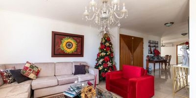 De arquitectura tradicional, de espacios cómodos y generosos, donde tu familia podrá disfrutar de momentos llenos de armonía y confort, ubicado en el cotizado sector de Alto Prado, entre el Parque Washington y Buenavista.

Apartamento de 200 M2, cuenta con tres cómodas habitaciones, cuatro baños, cocina integral, zona de labores, cuarto y baño de servicio, y dos garajes. 

Te invito a que lo conozcas, llámanos!