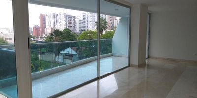 Quieres tener todo a la mano en el mejor sector de Barranquilla ????   Te recomiendo este hermoso apto con acabados de lujo, pisos en marmol, linda vista con un espectacular balcón que mira al rio. A solo pocos metros del centro comercial VIVA, clinica Iberoamericana, Juan Valdez, Olimpica, Punto Multiple.  Cuenta con 3 alcobas, 2 baños, baño social, sala, comedor, cocina integral, cuarto y baño del servicio. Dos garajes y depósito. El edificio cuenta con GYM, terraza social, planta electrica, terraza social, ascensor.