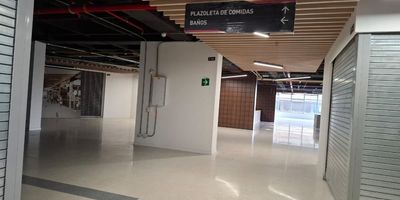 ¡Oportunidad única! Local comercial en Renta es una burbuja de 12m2. Este local se encuentra estratégicamente ubicado en el corazón de Bogotá centro comercial Torre Estación, cerca de las entradas a plazoleta de comidas y en las áreas de mayor afluencia, este espacio es ideal para captar la atención de clientes que buscan calidad, variedad y comodidad. Con fácil acceso a vias principales como Avenida calle 13 y Avenida Caracas, a tan solo 5 minutos de la estación de Transmilenio de La Sabana. Haz parte de esta cambio.  No dejes pasar esta oportunidad de invertir en el corazón comercial de Bogotá. Contáctanos hoy mismo para más información. Próximamente Lanzamiento del Centro Comercial Torre Estación Cod: 4001