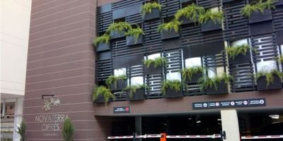 Venta de hermoso y acogedor apartamento en conjunto cerrado, en Mosquera, cuenta con agradables zonas verdes, apto para niños y mascotas, conjunto seguro y tranquilo, amenidades que permiten relajación como la piscina, Sauna, turco club house, parques y gimnasio. 

El apartamento cuenta con parqueadero propio, esta ubicado en un piso 5 y cuenta con ascensor, hermosa vista desde el balcon.

VIDEO

https://youtube.com/shorts/NWanCoLuEbE?feature=share
