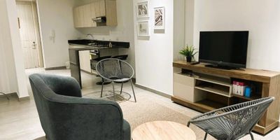 IDEAL PARA INVERSIONISTAS: APARTAESTUDIO EN VENTA CON CONTRATO DE ARRIENDO ACTIVO!
En una zona rodeado de tranquilidad y un ambiente sereno, se encuentra este moderno apartaestudio de 52.51 m². Su diseño incluye cocina tipo americano con estufa, campana y horno, zona de labores, dos baños, un amplio walk-in closet y un parqueadero cubierto.

El conjunto residencial destaca por su fachada de ladrillo y está compuesto por dos torres de 16 pisos con un total de 216 apartamentos. Cada torre cuenta con tres ascensores, lobby y amplios parqueaderos, así como atractivas áreas comunes: piscinas para adultos y niños, sauna, turco, kiosko con BBQ, gimnasio, cancha de squash, cancha múltiple, senderos arborizados y salón social. Además, se encuentra frente a un parque lineal de 21,000 m², ideal para disfrutar de aire libre y zonas verdes.

Ubicado estratégicamente cerca de la Clínica Portoazul, Universidad del Norte, reconocidos colegios, Makro, PriceSmart, Tugó y el Centro Comercial Buenavista.