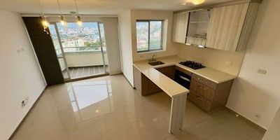 Apartamento en venta en Álamos con vista a Pereira.Descubre este hermoso apartamento en un piso alto, con una espectacular vista a la ciudad. Cuenta con 2 habitaciones, 2 baños, parqueadero cubierto y un conjunto con excelentes amenidades.
El edificio ofrece ascensor, piscina, gimnasio, zona de squash, parque infantil y vigilancia 24/7. Además, cuenta con parqueadero para visitantes, brindando comodidad y seguridad.Ubicado en un sector de alta valorización, con acceso a comercio, transporte y servicios. ¡Ideal para vivir o invertir! MARCELA BOJACA 
