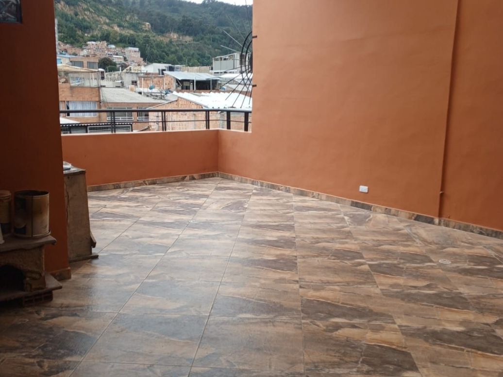 Casa de 6 alcobas en venta en Barrancas Norte, Bogotá, 300 m² · foto 3 de 3