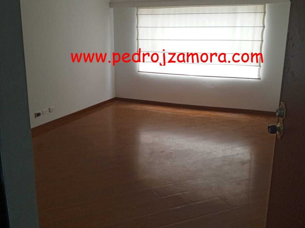 Casa de 6 alcobas en venta en Barrancas Norte, Bogotá, 300 m² · foto 2 de 3