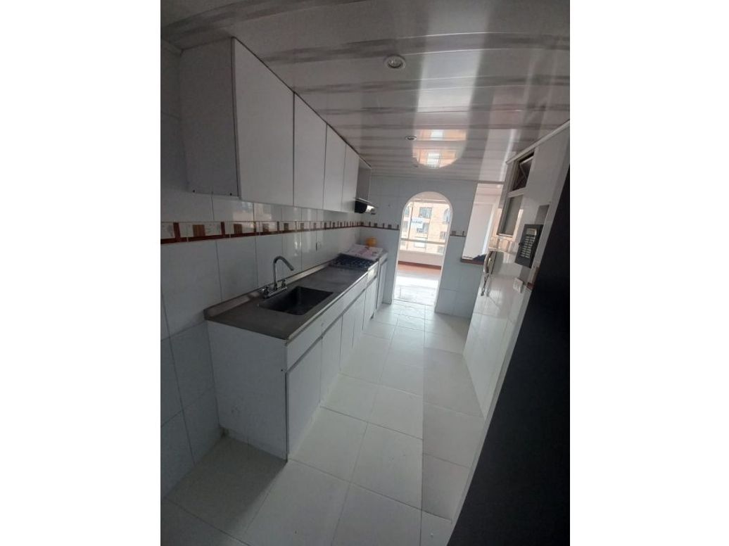 Apartamento de 3 alcobas en venta en Cedritos, Bogotá, 185 m² · foto 14 de 16