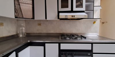 Se arrienda casa en buenos aires Medellin, esta espectacular vivienda esta ubicada en un muy buen sector, cerca de almacenes, comercio, zona gastronomica, y a muy buenas rutas de trasporte. es una casa amplia, fresca y alejada del ruido. un muy buen lugar de descanso cerca de la activa zona centrica de Medellin. Llamanos hoy mismo y conoce este buen inmueble