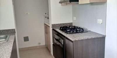 VENTA,,, PRECIO DE OPORTUNIDAD Descubre la elegancia y comodidad en este apartamento de 3 habitaciones y 2 baños, con 80 metros cuadrados de espacio para disfrutar en cada rincón. Con una ubicación privilegiada, este inmueble ofrece la combinación perfecta entre funcionalidad y estilo. Además, cuenta con 1 parqueadero para tu conveniencia. Vive la experiencia de un hogar único en este exclusivo apartamento. ¡No pierdas la oportunidad de hacerlo tuyo! KATALINA CARDONA 3008009649