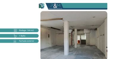 Bodega en arriendo en Rionegro, Bogotá, Cundinamarca. Este inmueble comercial de 144 m² es ideal para su negocio, ofreciendo un espacio funcional que integra bodega y área de oficina. Cuenta con un baño. Ubicada estratégicamente en el barrio Rionegro, cerca de la Calle 94, facilita la logística y el acceso. Con una antigüedad de 40 años, esta propiedad es una opción práctica para operar en Bogotá. Para conocer esta bodega en arriendo y ver sus opciones, puede contactarnos por whatsapp, quiero que me contacten o ver telefonos.