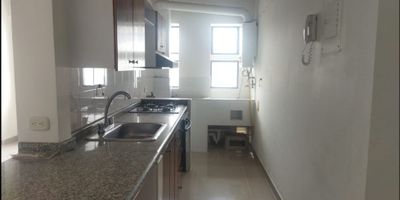 ? Arriendo Casa Duplex – Portal de San Francisco, Rionegro ?

? Características del Apartamento


 ?️ 3 closets amplios
 ? 2 baños (1 completo)
 ?️ Sala – comedor espaciosa
 ?‍? Cocina integral pipeta de gas con horno


? Transporte y Conectividad
Excelente ubicación con fácil acceso a rutas urbanas y buses intermunicipales que conectan con San Antonio de Pereira, Llano Grande y la Autopista Medellín–Bogotá. Paraderos de transporte público a pocos metros, lo que facilita el desplazamiento hacia diferentes zonas de Rionegro y el Oriente Antioqueño.

? Educación Cercana
Cerca de instituciones como la Escuela Santander, el SENA, el Colegio Josefina Muñoz González y la Universidad Católica de Oriente (UCO), ofreciendo excelentes opciones educativas para todas las edades.

✨ Un apartamento cómodo, bien ubicado y con todo lo que necesitas para vivir con tranquilidad en el centro de Rionegro.

? Contáctanos para más información o agendar una visita.
