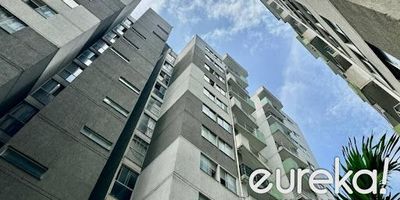 Arrendamos Apartamento en Conjunto Residencial Ibanasca, ubicado en el piso 8, cuentacon 3 alcobas, 2baños, sala, comedor, cocina integral, zona de ropas. 