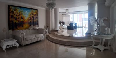 Descubre la elegancia y amplitud de este exclusivo apartamento de 400 metros cuadrados en . Con 4 habitaciones y 5 baños, este inmueble ofrece un espacio ideal para disfrutar en familia. Su diseño moderno y acabados de alta calidad crean un ambiente sofisticado y acogedor. Además, cuenta con 1 parqueadero para tu comodidad. Vive la experiencia de lujo y confort que este apartamento tiene para ofrecerte. ¡No pierdas la oportunidad de hacerlo tuyo!