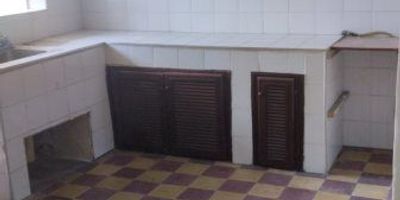 Cómoda casa ubicada en san pio, cuenta con un área de 240mts, 4 habitaciones, 1 baño, sala comedor, cocina semi integral con red de gas, patio, calentador zona de ropas, patio. 
Cerca de: rutas de trasporte supermercados, colegios