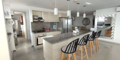 Tenemos para ti este amplio y excelente apartamento en el sector de Ciudad Jardín, lleno de modernidad, dentro de el y sus excelente zonas comunes con una amplia terraza en el ultimo piso en donde tienes la comodidad y frescura de yacusi y donde tendras una magnifica vista de la ciudad. 