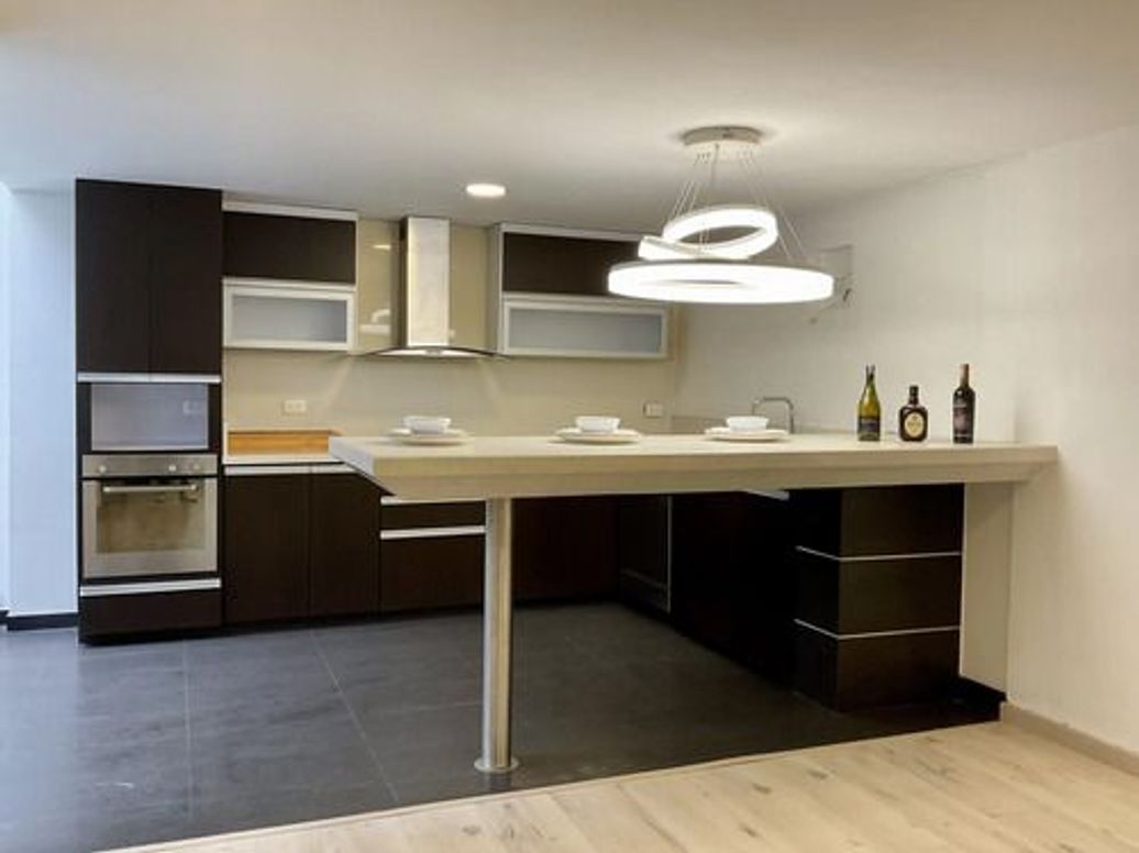 Casa de 3 alcobas en venta en Santa Barbara Central, Bogotá, 196 m² · foto 6 de 12