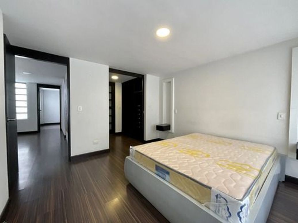 Casa de 3 alcobas en venta en Santa Barbara Central, Bogotá, 196 m² · foto 12 de 12