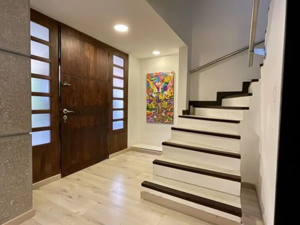 Casa de 3 alcobas en venta en Santa Barbara Central, Bogotá, 196 m² · foto 3 de 12