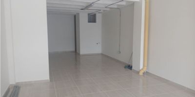 Local en Venta en El Crucero, Villamaría

Oportunidad para tu negocio en una zona estratégica de Villamaría. Este local de 60.9 m² ofrece un espacio amplio y funcional, ideal para diversos tipos de comercio.

Características y Ubicación:
Ubicado en el primer piso, cuenta con baño auxiliar, suelo en cerámica/mármol y acceso pavimentado. Su ubicación exterior en una zona comercial y residencial garantiza alto flujo de clientes y fácil acceso al transporte público.

Si buscas un local bien ubicado y con excelente proyección comercial, esta es una gran oportunidad. Contáctanos para más información y agenda tu visita.


