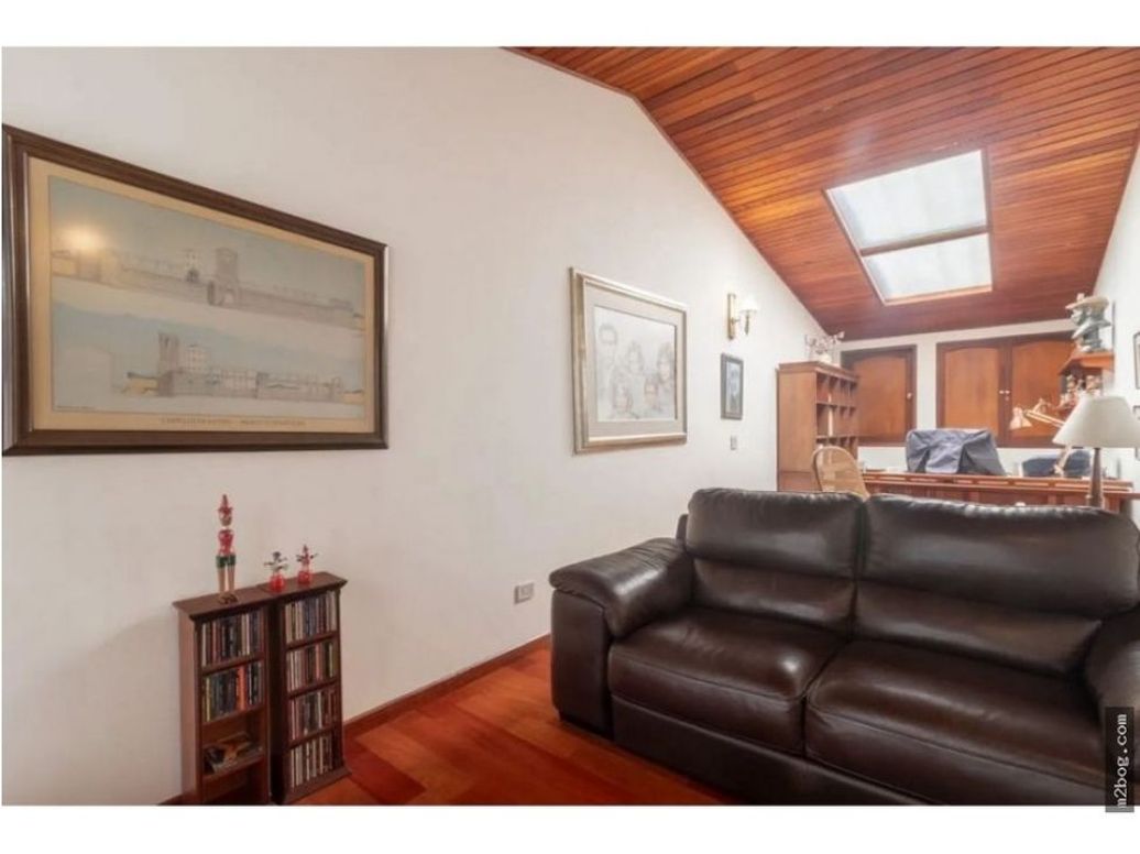 Casa de 3 alcobas en venta en Santa Barbara, Bogotá, 385 m² · foto 6 de 20