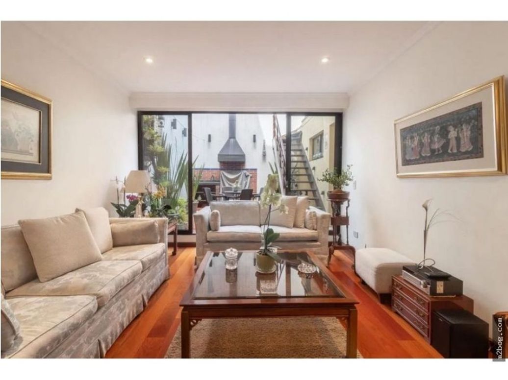 Casa de 3 alcobas en venta en Santa Barbara, Bogotá, 385 m² · foto 2 de 20