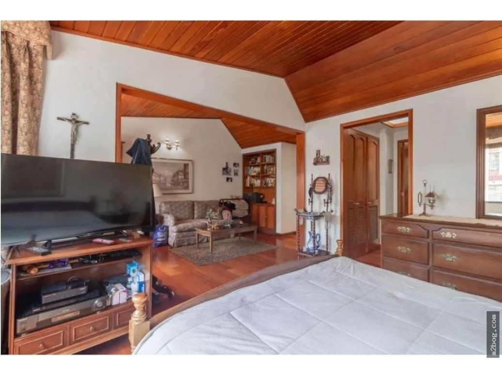 Casa de 3 alcobas en venta en Santa Barbara, Bogotá, 385 m² · foto 9 de 20