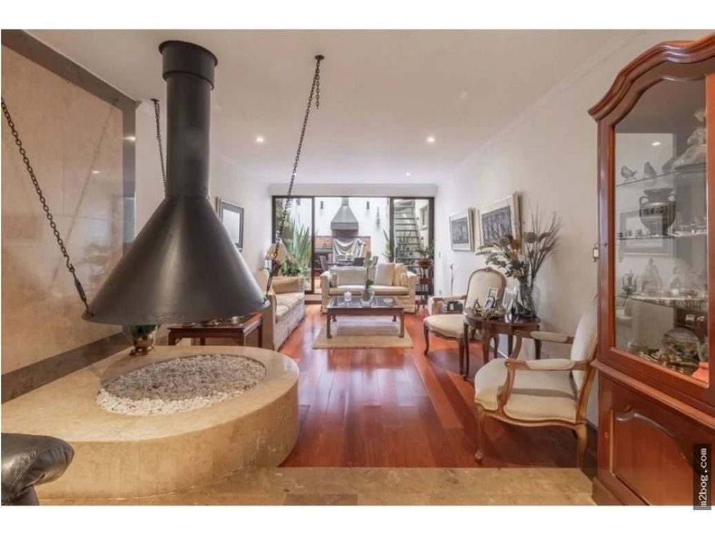 Casa de 3 alcobas en venta en Santa Barbara, Bogotá, 385 m² · foto 3 de 20