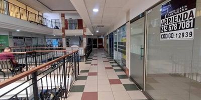 Local en arriendo en La Matuna, Cartagena, Bolívar. Este espacio comercial de 15 m² cuenta con un baño, ideal para establecer su negocio. Disfrute de la tranquilidad que ofrece la vigilancia disponible. Con 25 años de antigüedad, el inmueble se ubica estratégicamente en un sector dinámico, con un estrato 7. El canon de arriendo es de $1,650,000. Contáctenos para más detalles a través de WhatsApp, la opción quiero que me contacten o ver teléfonos.