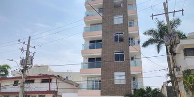 Este excelente apartamento cuenta con tres amplias habitaciones, dos baños, mas baño social , lo que garantiza privacidad y comodidad para todos los miembros de la familia. La sala y el comedor están diseñados en un solo ambiente, brindando una sensación de amplitud y modernidad, ideales para compartir momentos de c.

El apartamento también dispone de un balcón, ideal para disfrutar de vistas panorámicas.

El edificio ofrece una variedad de comodidades y servicios, incluyendo una piscina para disfrutar durante todo el año, un gimnasio completamente dotado para mantenerte en forma y un salón social perfecto para reuniones y eventos. Además, cuenta con un

Es una opción perfecta para quienes buscan un hogar con todas las facilidades.