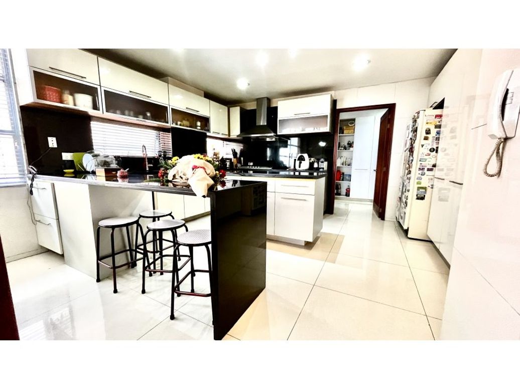 Apartamento de 4 alcobas en venta en Los Rosales, Bogotá, 359 m² · foto 9 de 20