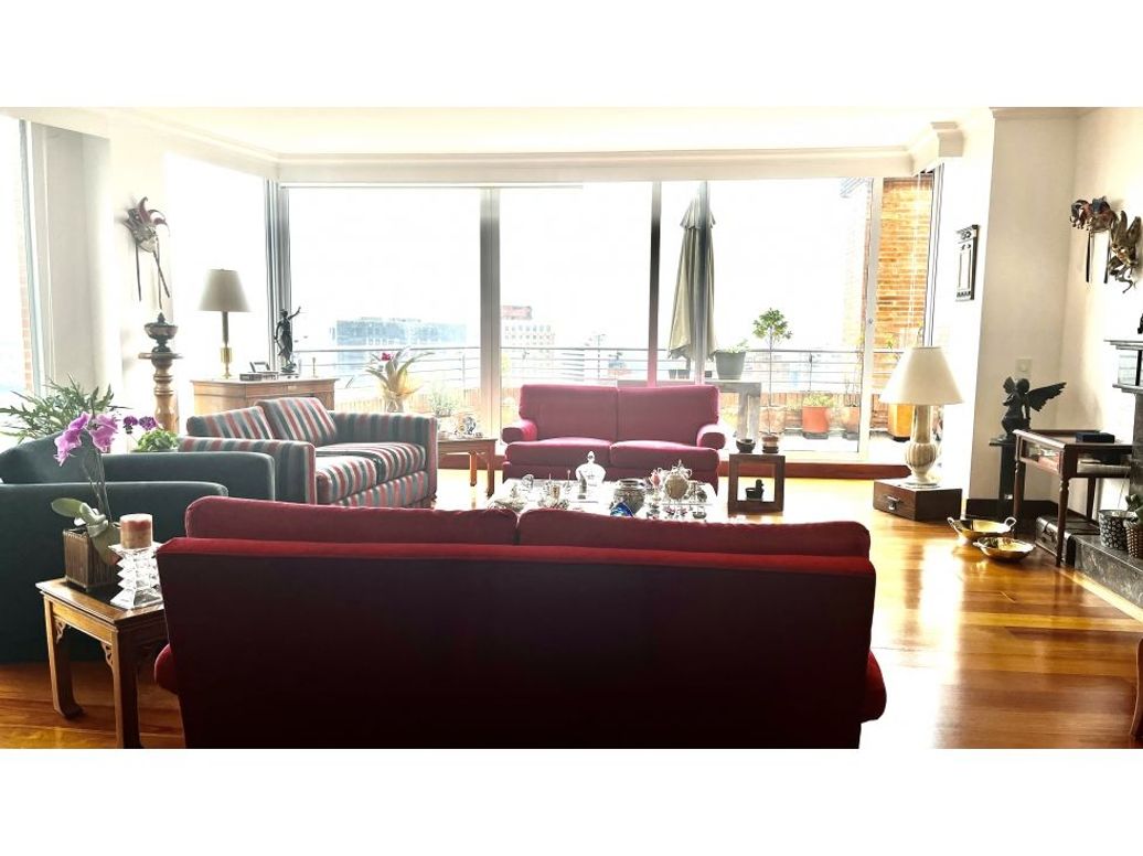 Apartamento de 4 alcobas en venta en Los Rosales, Bogotá, 359 m² · foto 17 de 20