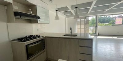 Casa para la venta en los bernal, belén casa de 65 m² disponible para la venta, que cuenta con salón-comedor, cocina integral abierta con gas de red, dos baños, una alcoba, pisos en madera laminada, balcón y garaje para un vehículo con cuarto útil. está ubicada en un edificio con portería las 24 horas y acceso a diferentes zonas comunes, tales como baño turco, sauna, salón social, ascensor y gimnasio. Código de Abad Faciolince APA8652. Asesor Luis Guillermo Giraldo 3127572036.