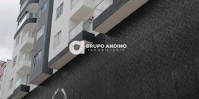 Se Vende Apartaestudio Amueblado en el Edificio Class 24 - BucaramangaUbicado en el barrio Antonia Santos centro, zona residencial tranquila, zona comercial, fácil acceso a vías principales, colegios, universidades, comercios, servicios y centros empresariales.Características del inmueble apartaestudio amueblado área 63 m2, piso 15, sala, comedor, 1 habitación, un baño, un balcón, cocina integral abierta y un parqueadero. El Edificio cuenta con salón social, gimnasio, turco, jacuzzi y vigilancia las 24 horas.VALOR $325.000.000 - ADMINISTRACIÓN $270.000pregunta por él, bajo el código Inmobiliario 1420-160 ¡Contáctanos! Agenda tu cita y con gusto te asesoramos.Contactos 3008006712Somos GRUPO ANDINO INMOBILIARIO, con nosotros tendrás tus trámites más fácil y rápido.