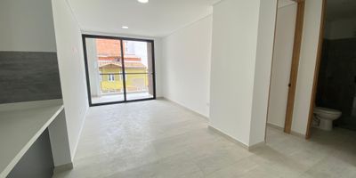 Te gustaria vivir en un lugar tranquilo? esta oportunidad es para ti, espectacular apartamento, con excelente iluminacion natural y una vista panoramica al paisaje natural, a solo 200 metros de la autopista Medellin Bogota, ubicado en exclusivo sector de Marinilla, cuenta con dos habitaciones, dos closet, cocina integral, parqueadero, cerca al mall comercial El Tranvia, Club de Pesca Alcaravanez y centro de eventos Hacienda Riojana. Que estas esperando para conocer tu proximo hogar? contactanos.