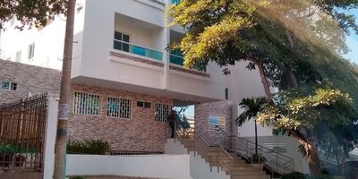 CÓMODO APARTAMENTO CON 2 HABITACIONES, 2 BAÑOS, COCINA INTEGRAL ABIERTA, GARAJE, PATIO Y BALCÓN. EL EDIFICIO CUENTA CON VIGILANCIA 24 HORAS. MUY BIEN UBICADO EN ZONA RESIDENCIAL SEGURA Y TRANQUILA, CERCA A UNIVERSIDAD AUTÓNOMA, COLEGIOS, CENTROS COMERCIALES, SUPERMERCADOS Y HOSPITALES.