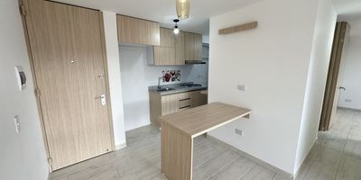 HERMOSO APARTAMENTO UBICADO EN LA VÍA QUE VA DE CHÍA A COTA, EN UN SEGUNDO PISO Y 40M2, CUENTA CON SALA COMEDOR, COCINA INTEGRAL A GAS, ZONA DE ROPAS CON CALENTADOR DE PASO, 2 ALCOBAS CON CLOSET Y 1 BAÑO, ESTE APARTAMENTO CUENTA CON 1 PARQUEADERO CUBIERTO. 