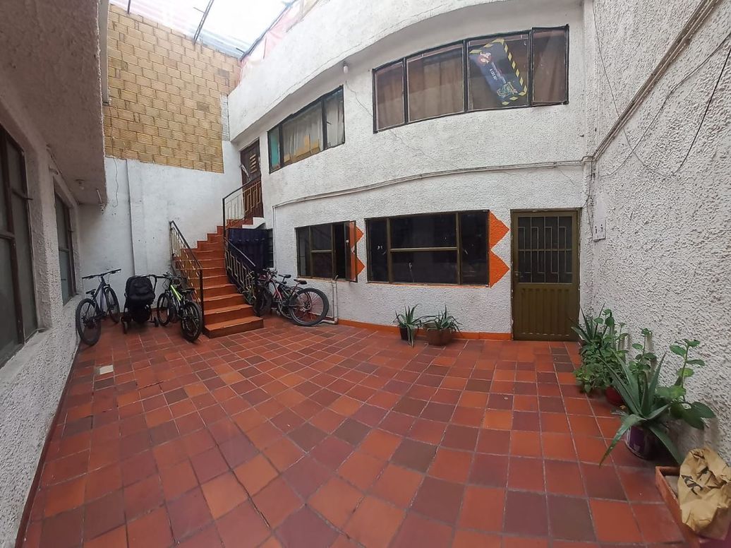 Casa de 8 alcobas en venta en Carvajal, Bogotá, 375 m² · foto 2 de 8