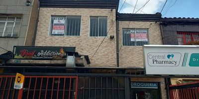 Oficina arriendo Teusaquillo,  segundo piso,  sobre la calle 34, cerca a colegio santa clara, hospital san jose, registraduría de Teusaquillo, buenas vías de acceso y transporte,  oficina en segundo nivel , Un ambiente oficina, Escritorio , archivadores, zonas compartidas la sala de juntas, baño y cocina integral, servicios compartidos,  pisos en porcelanato haz tu estudio digital en minutos, arrienda con nosotros.