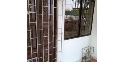 CASA EN VENTA , LOS CARACOLES

Casa cuenta con un cuarto estudio con baño,  y un apartamento con un cuarto su baño, la casa principal tiene dos baños y dos habitaciones. 

CODIGO WASI 8624359
