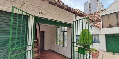 Local en arriendo en el centro comercial Paraguitas.Area 17mts aprox. Código 4860 para mayor información y revisar toda nuestra oferta visita nuestra pagina web: estebanrios.com o comuníquese a nuestro PBX: (607) 635 2877