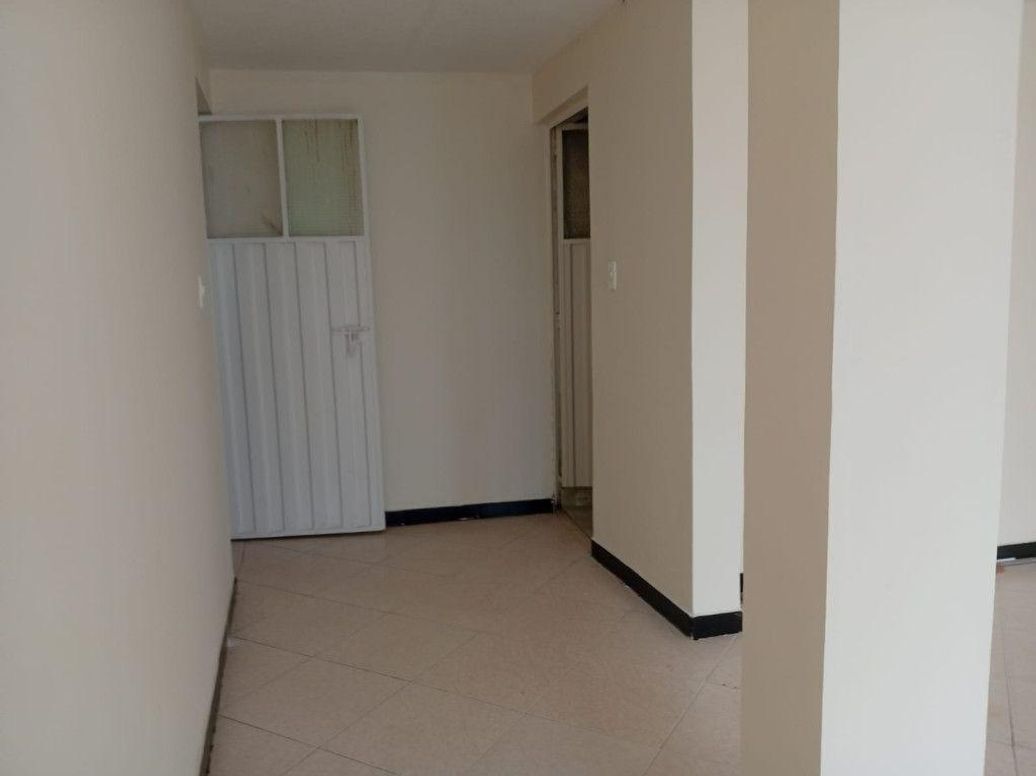 Casa de 6 alcobas en venta en San Cayetano, Bogotá, 306 m² · foto 2 de 20
