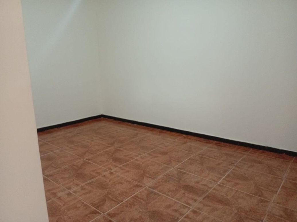 Casa de 6 alcobas en venta en San Cayetano, Bogotá, 306 m² · foto 16 de 20