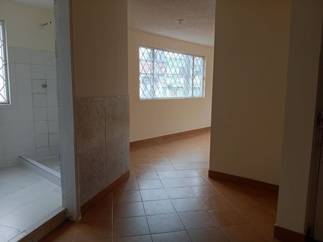 Casa de 6 alcobas en venta en San Cayetano, Bogotá, 306 m² · foto 3 de 20